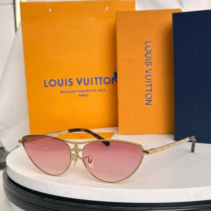 Picture of Louis Vuitton Sunglasses _SKUfw79399235fw